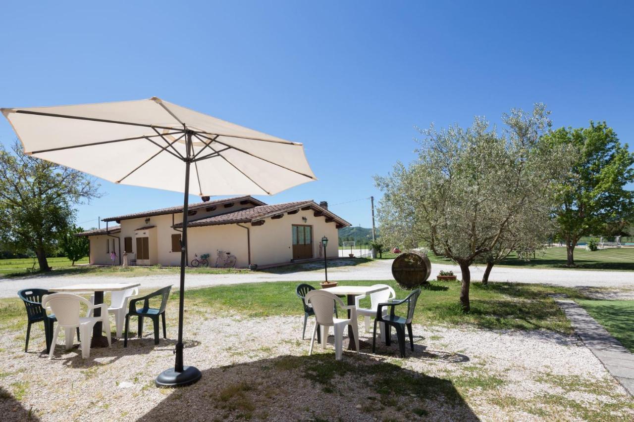 Agriturismo Casella Del Piano Губио Екстериор снимка