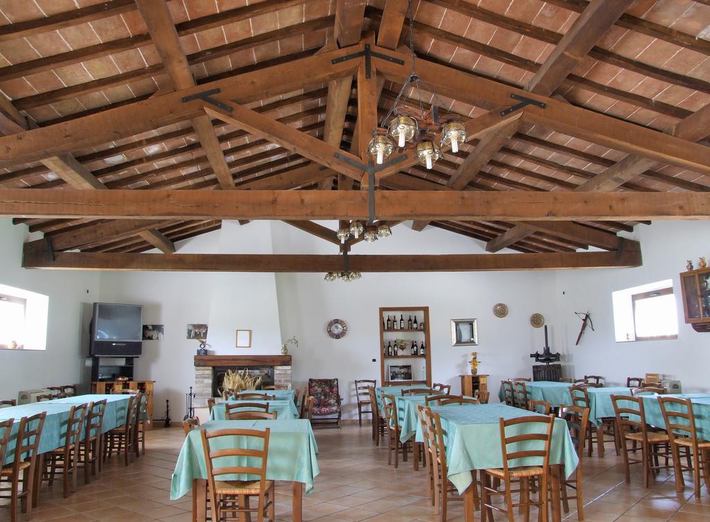 Agriturismo Casella Del Piano Губио Екстериор снимка
