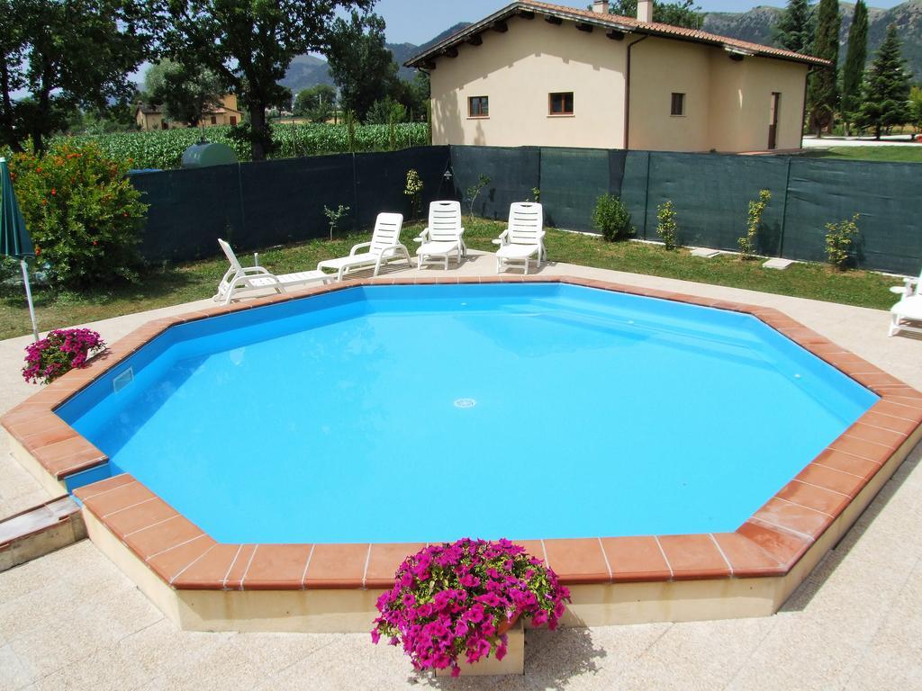 Agriturismo Casella Del Piano Губио Екстериор снимка