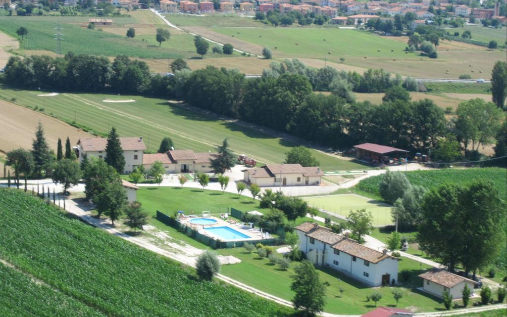 Agriturismo Casella Del Piano Губио Екстериор снимка